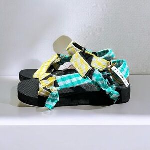 🌻NEW ARIZONA LOVE Trekky Yellow Mint Sandals Size 37 $188 Retail